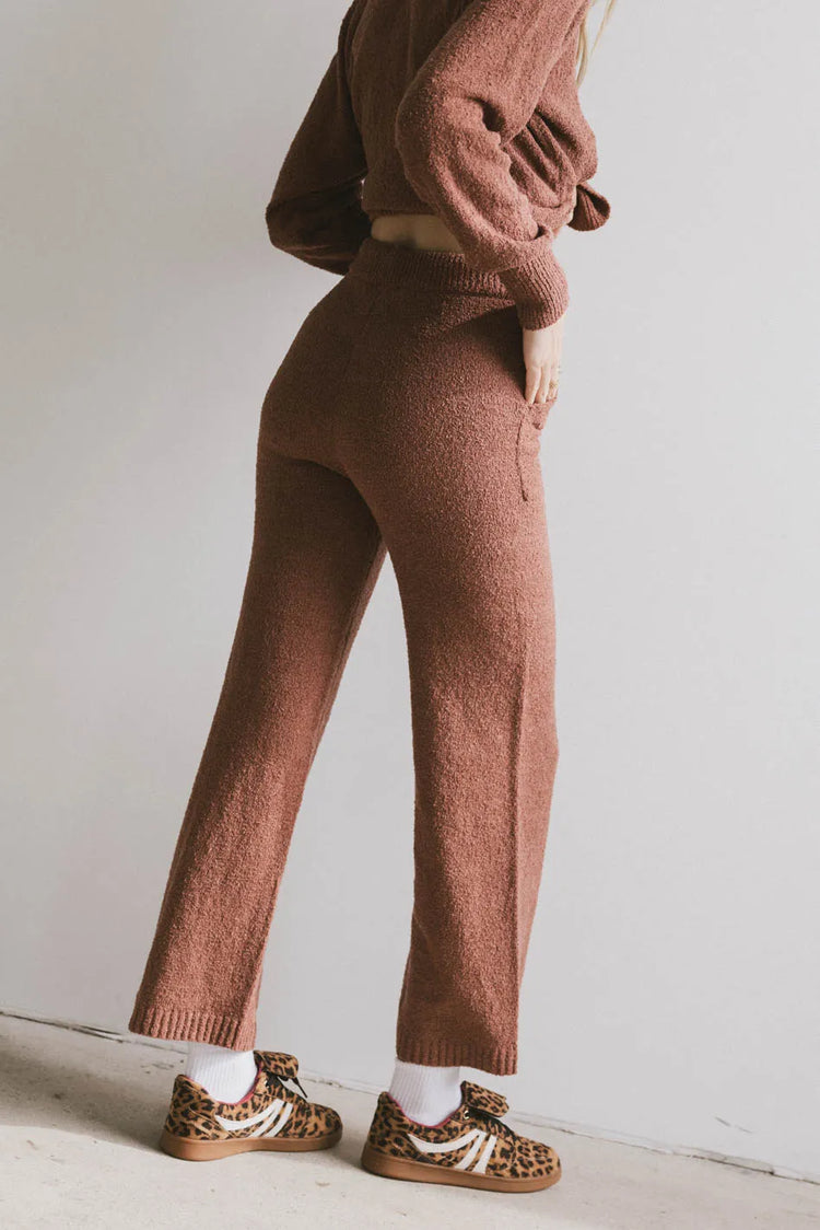 Plain color pants in brick