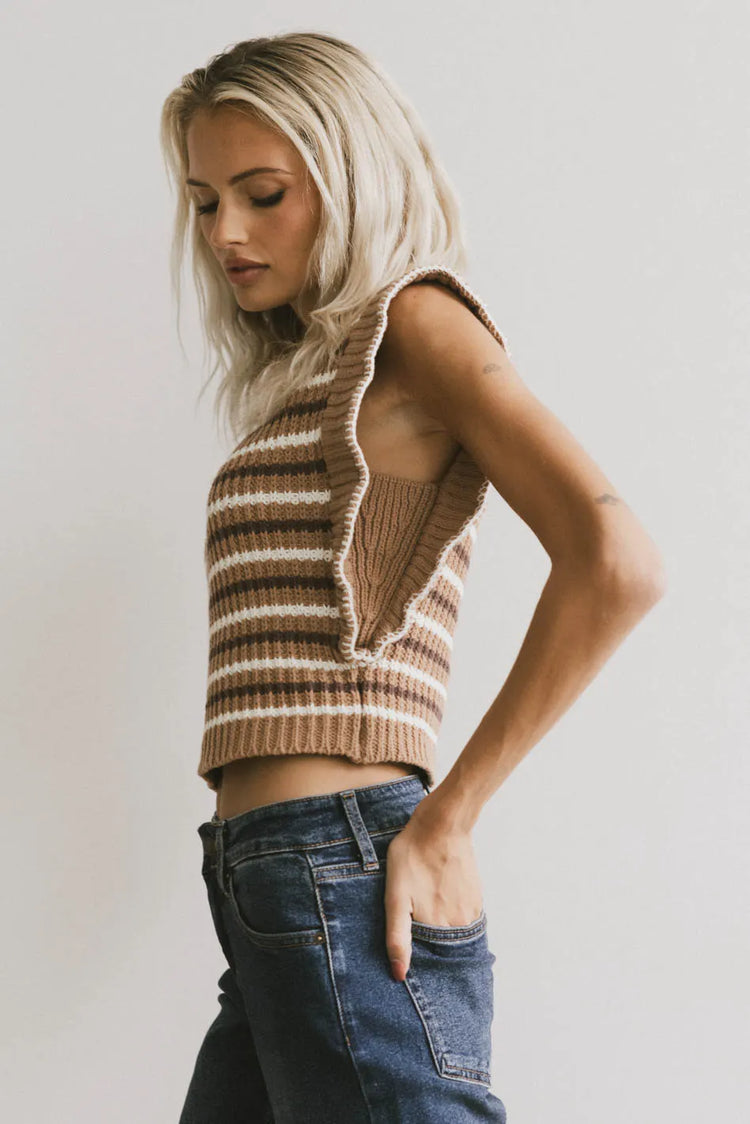 Knit vest in brown