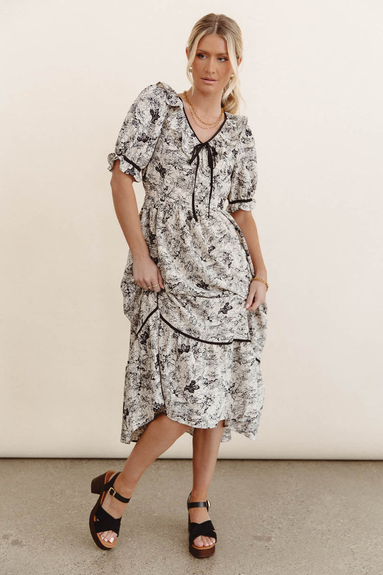 Woven dress in black