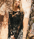 Long sleeves crocheted top in black