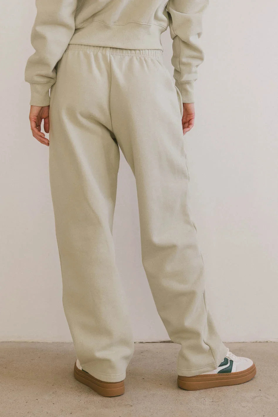 Plain color sweatpants in sage