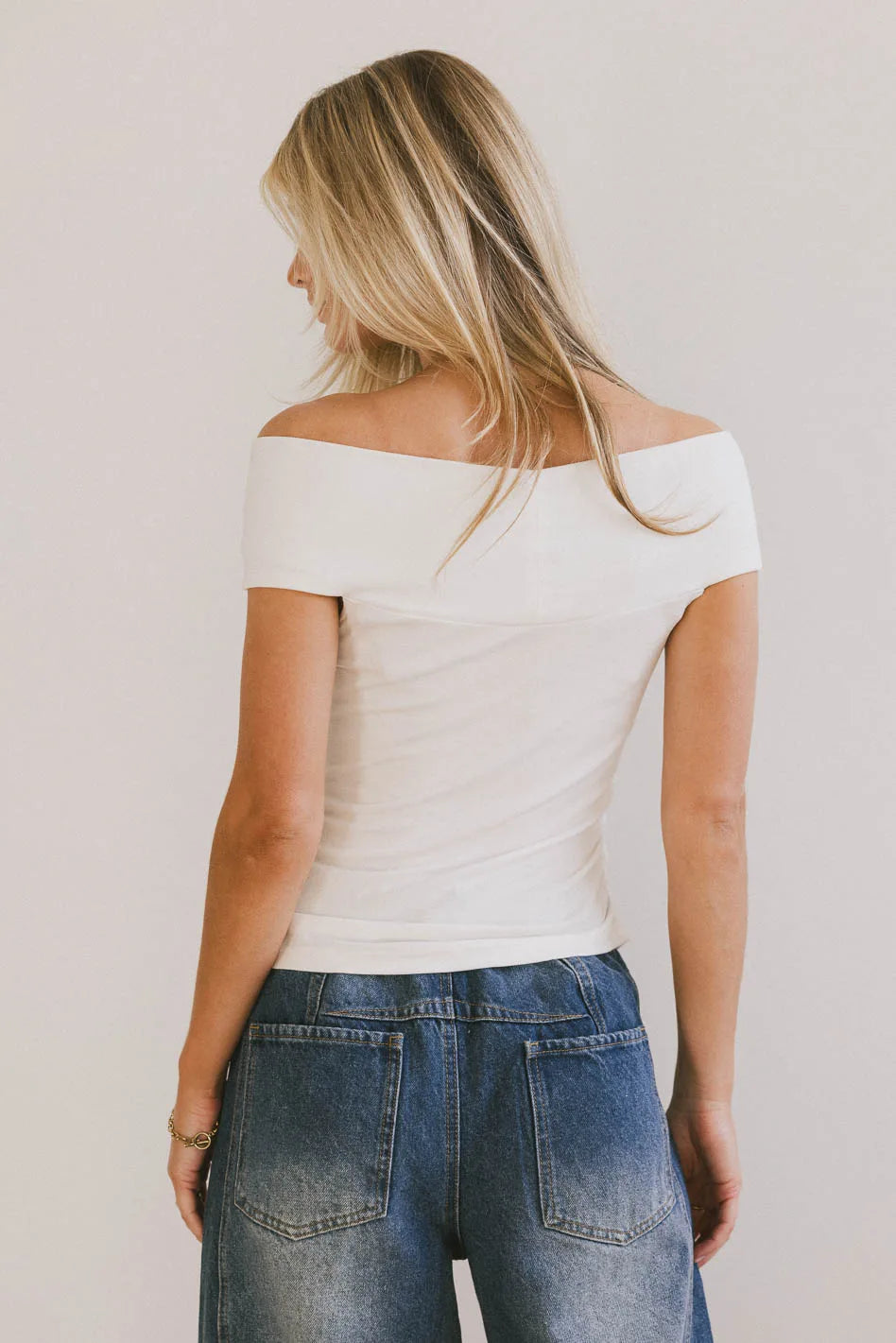 Plain color top in white
