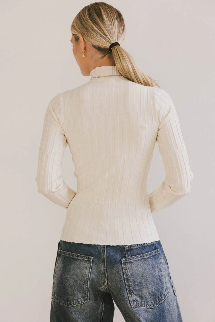 Plain color top in cream