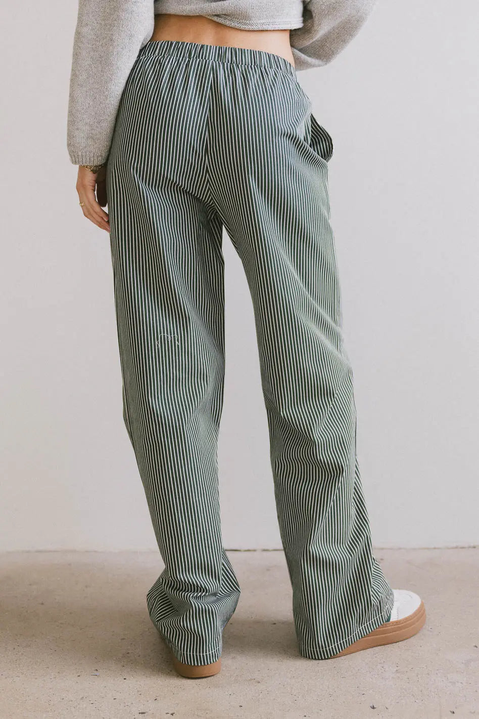Plain color pants in green