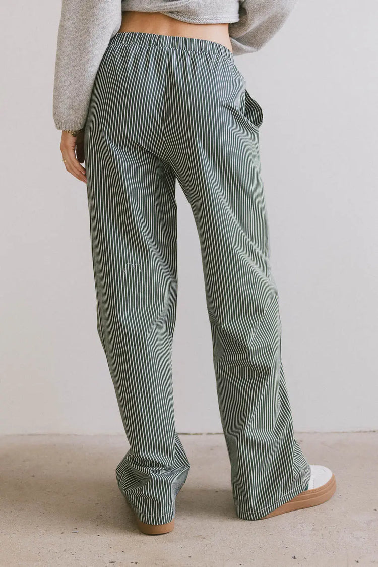 Plain color pants in green