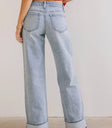 Two back pockets denim in light wash