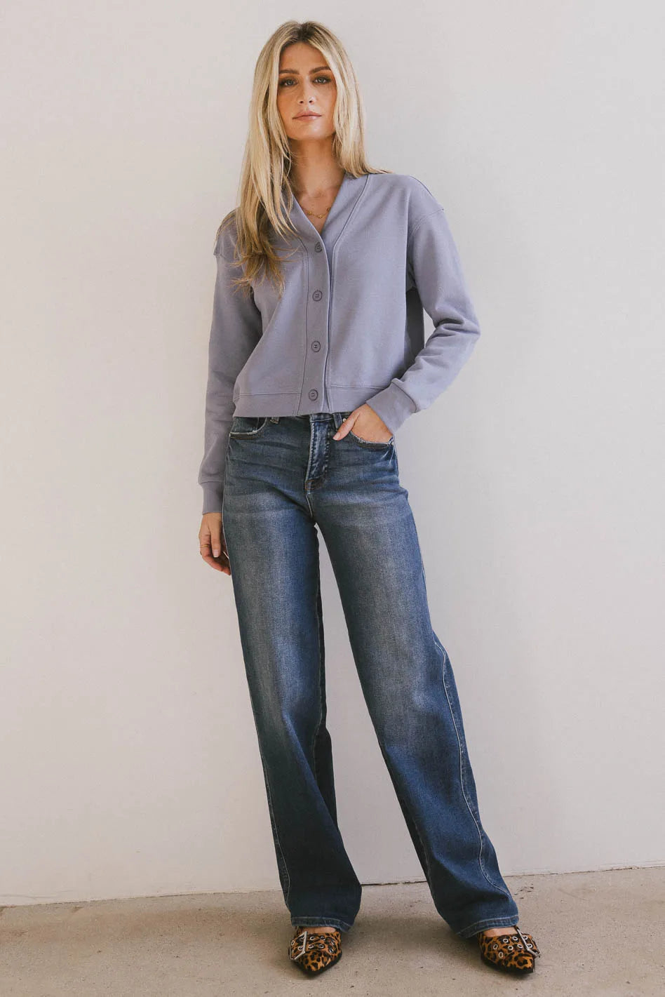 Two hand pockets denim in medium wash