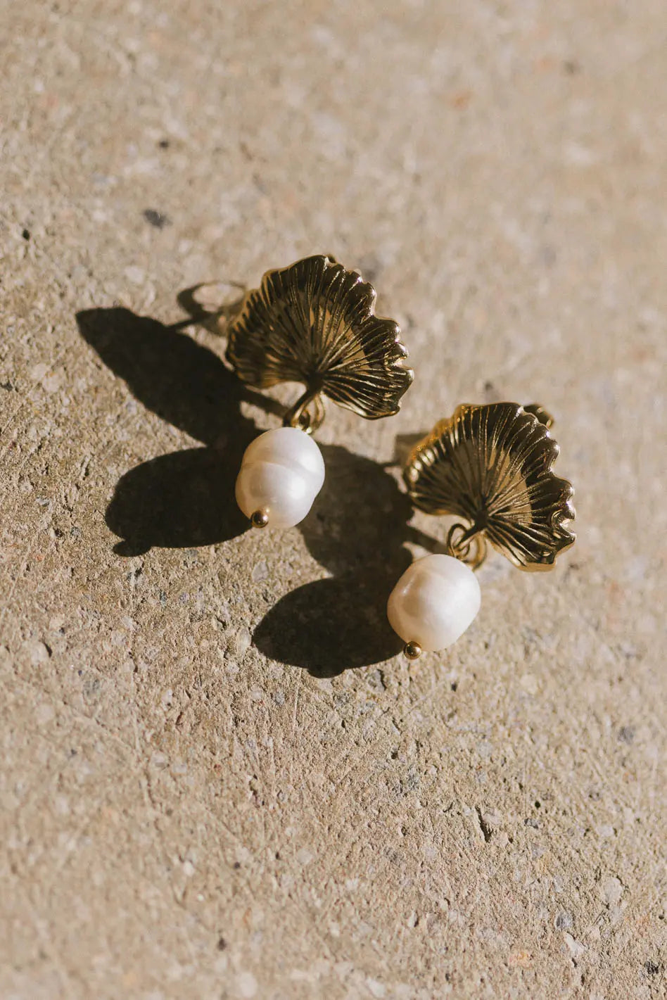 Gold earrings with pearl chain