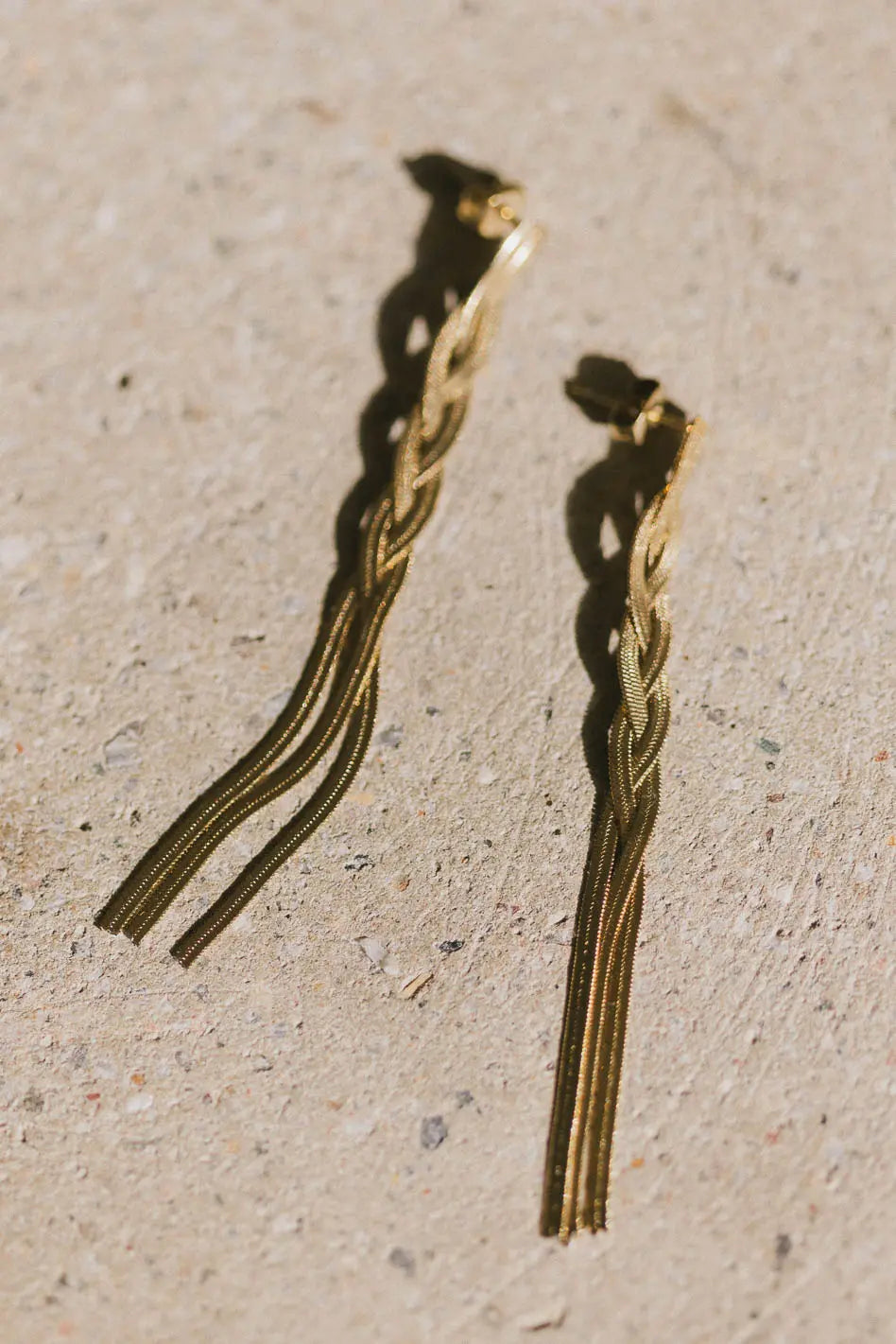 Braided earrings in gold