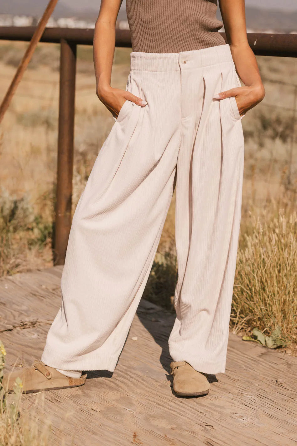 Two hand pockets pants
