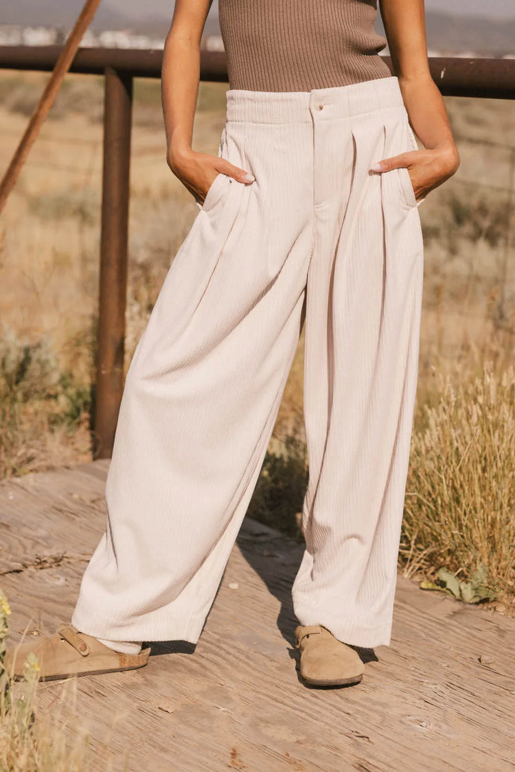 Two hand pockets pants