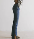 Side slit bottom in medium wash