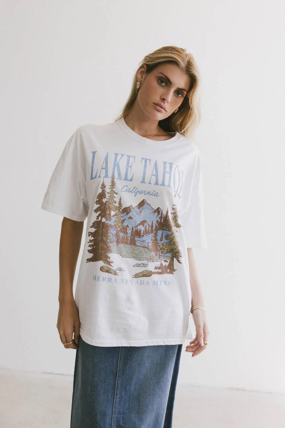 Round neck graphic tee in white