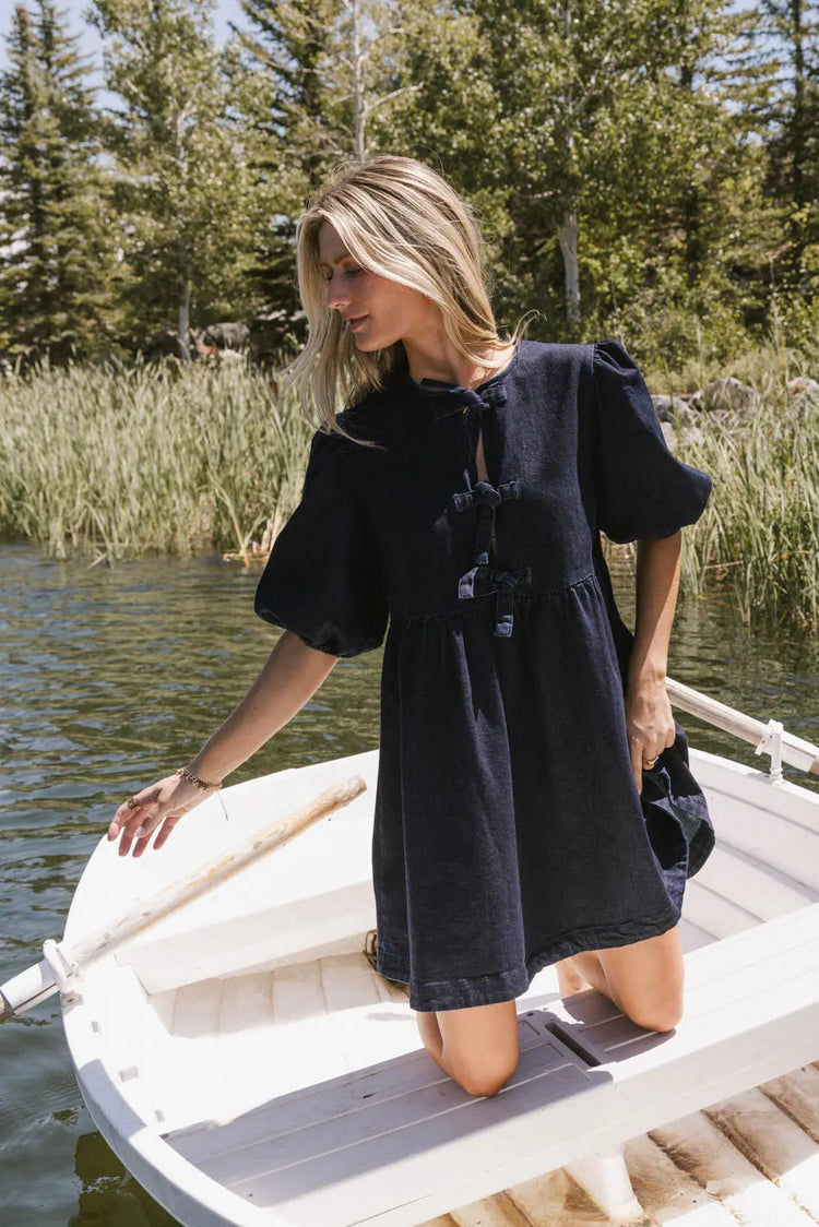 Front ties dress in dark wash