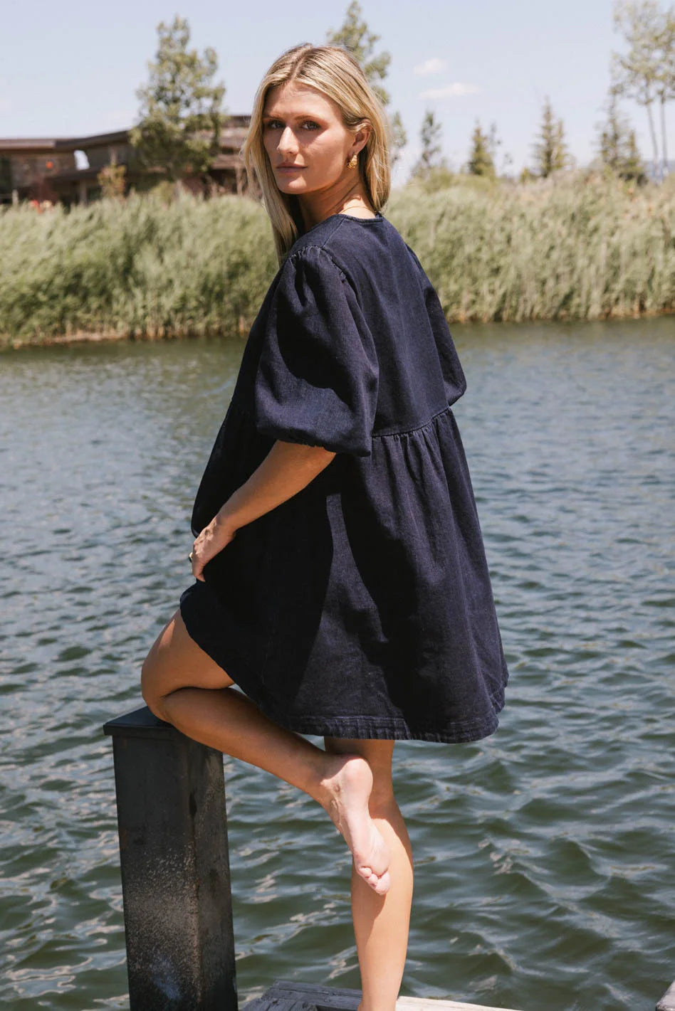 Puff sleeves denim dress in dark wash