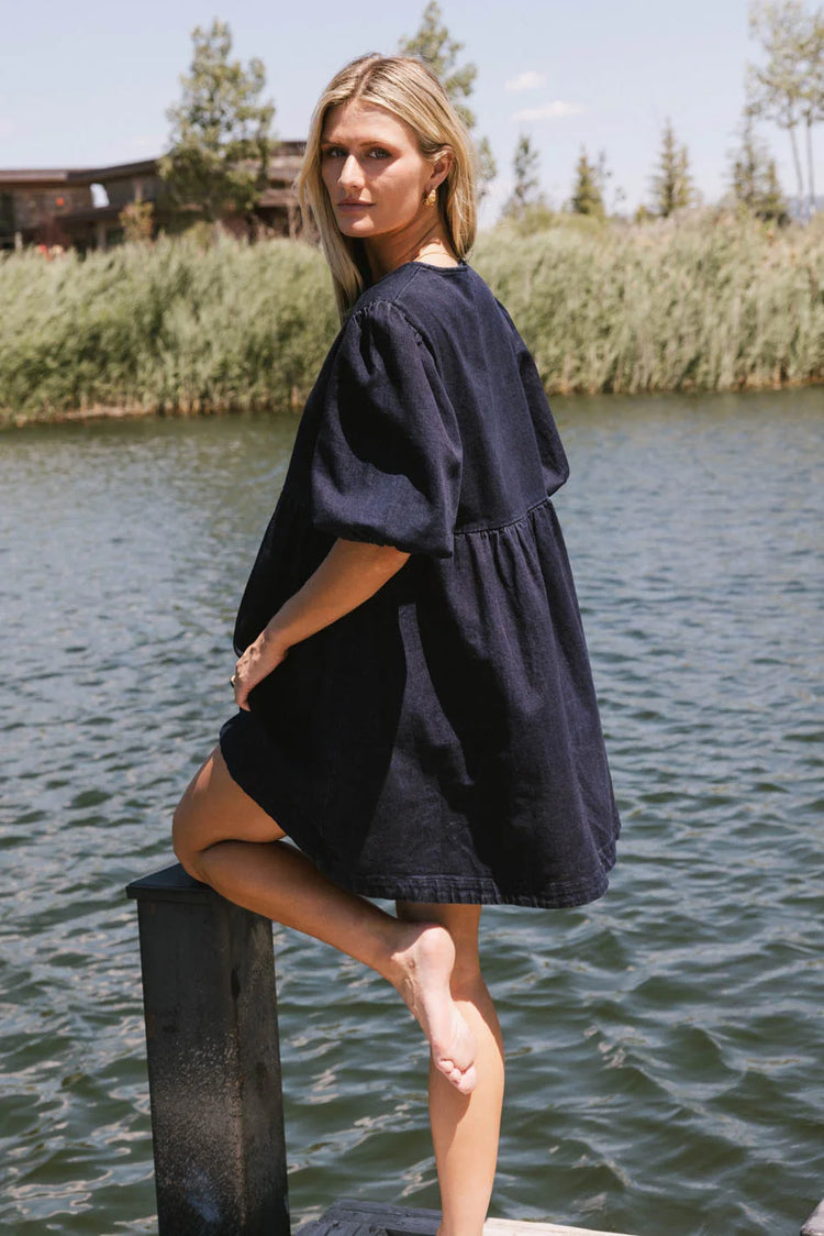 Puff sleeves denim dress in dark wash
