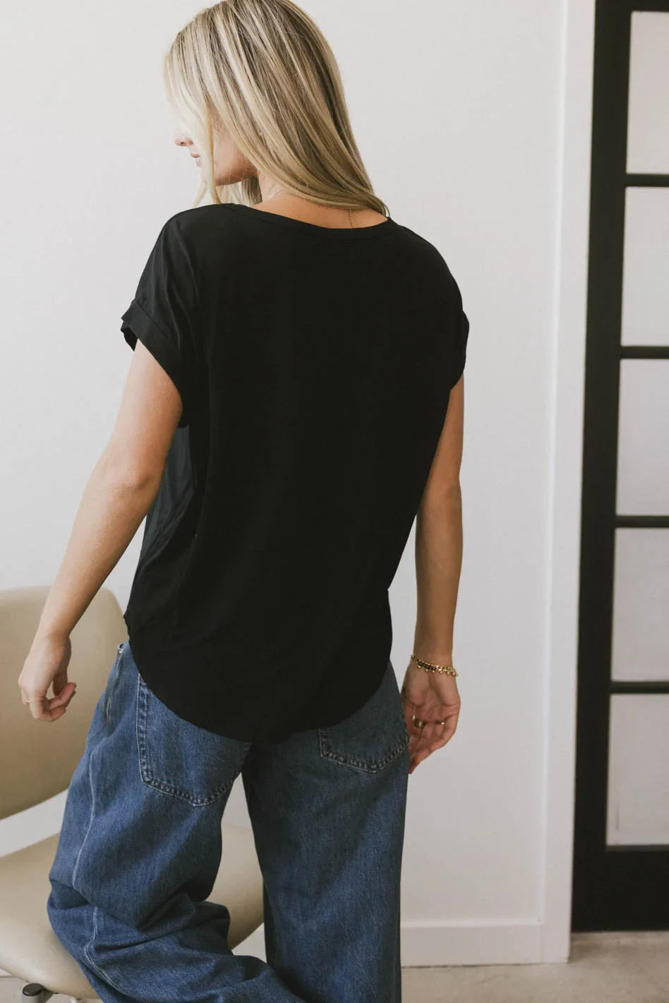 Plain color to pin black