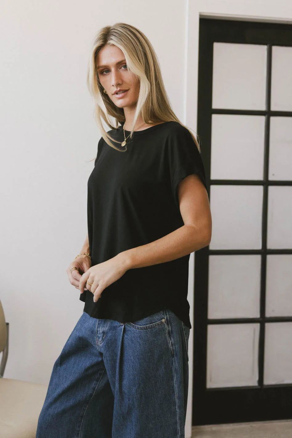 Short sleeves to in black