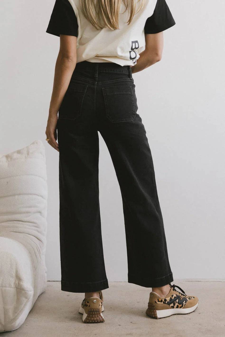 Two back pockets in black