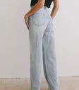 Two back pockets pants in light wash
