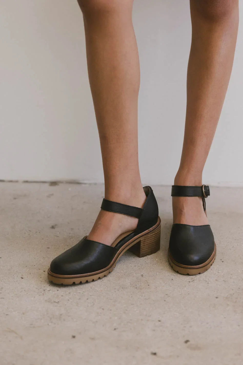 Close toe shoes in black