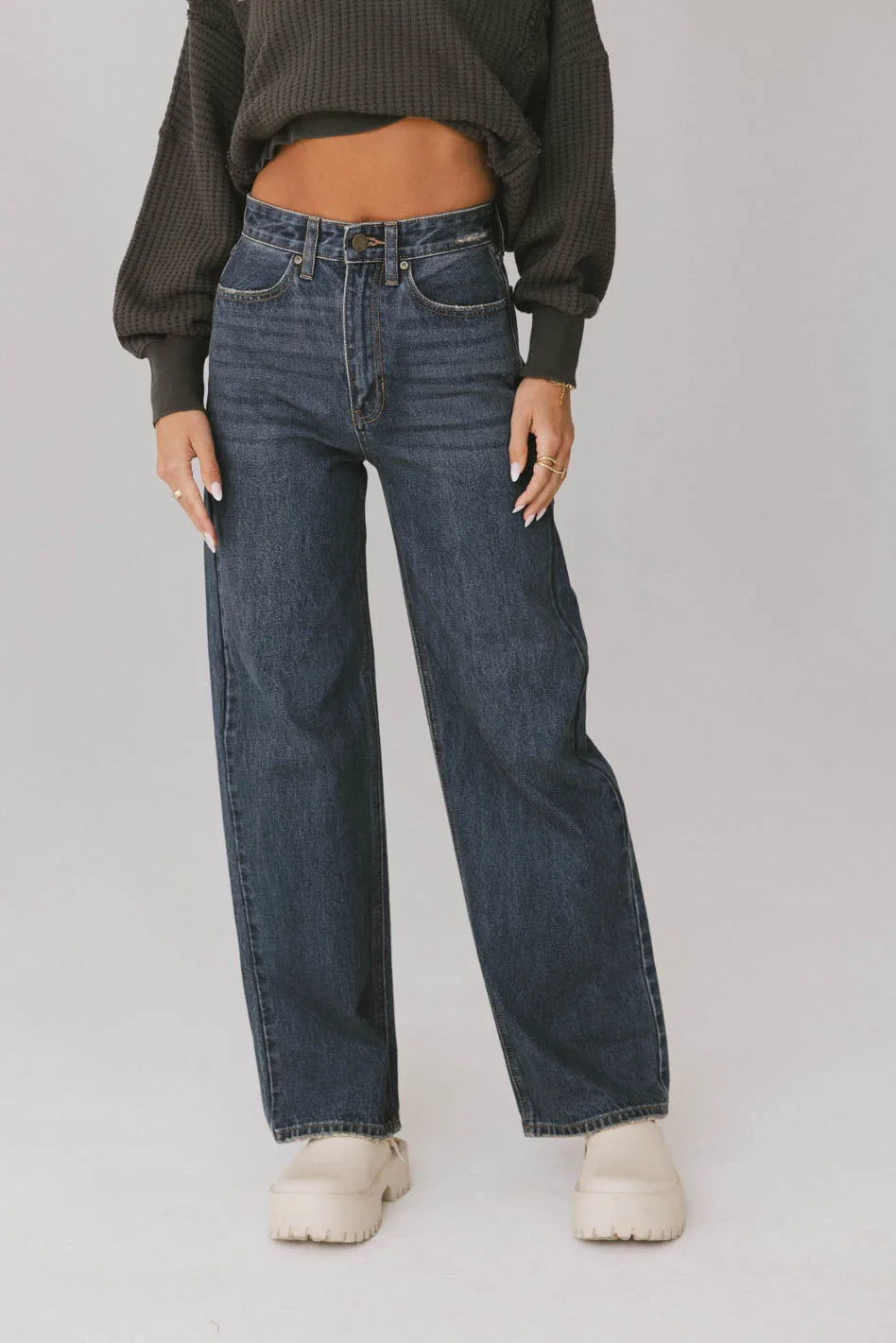 Two hand pockets denim in dark wash