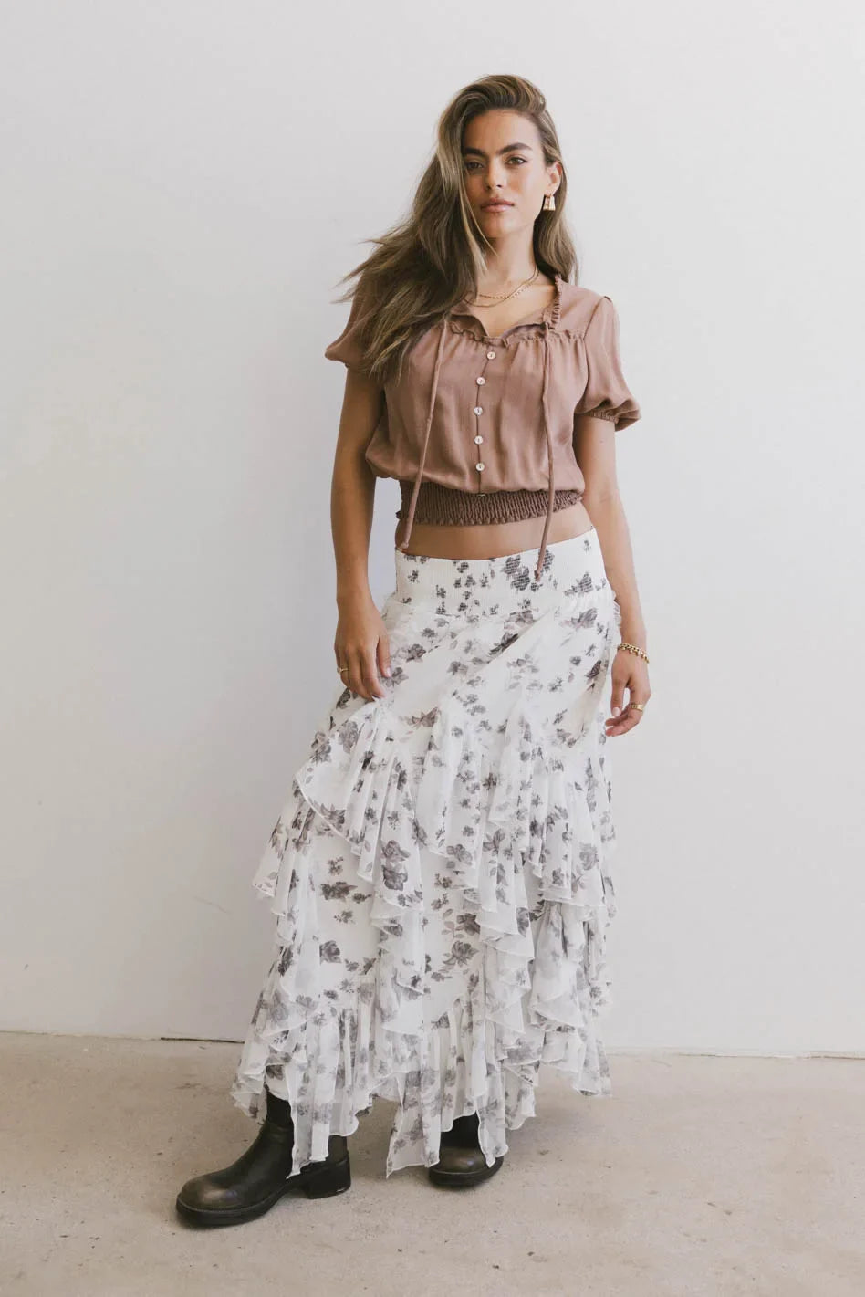 Elastic hem top in brown