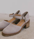 Close toe shoes in taupe