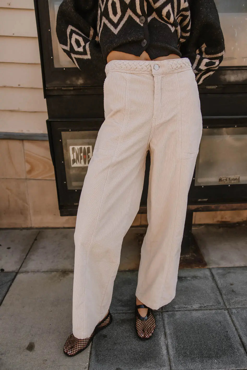 Two hand pockets corduroy pants in cream