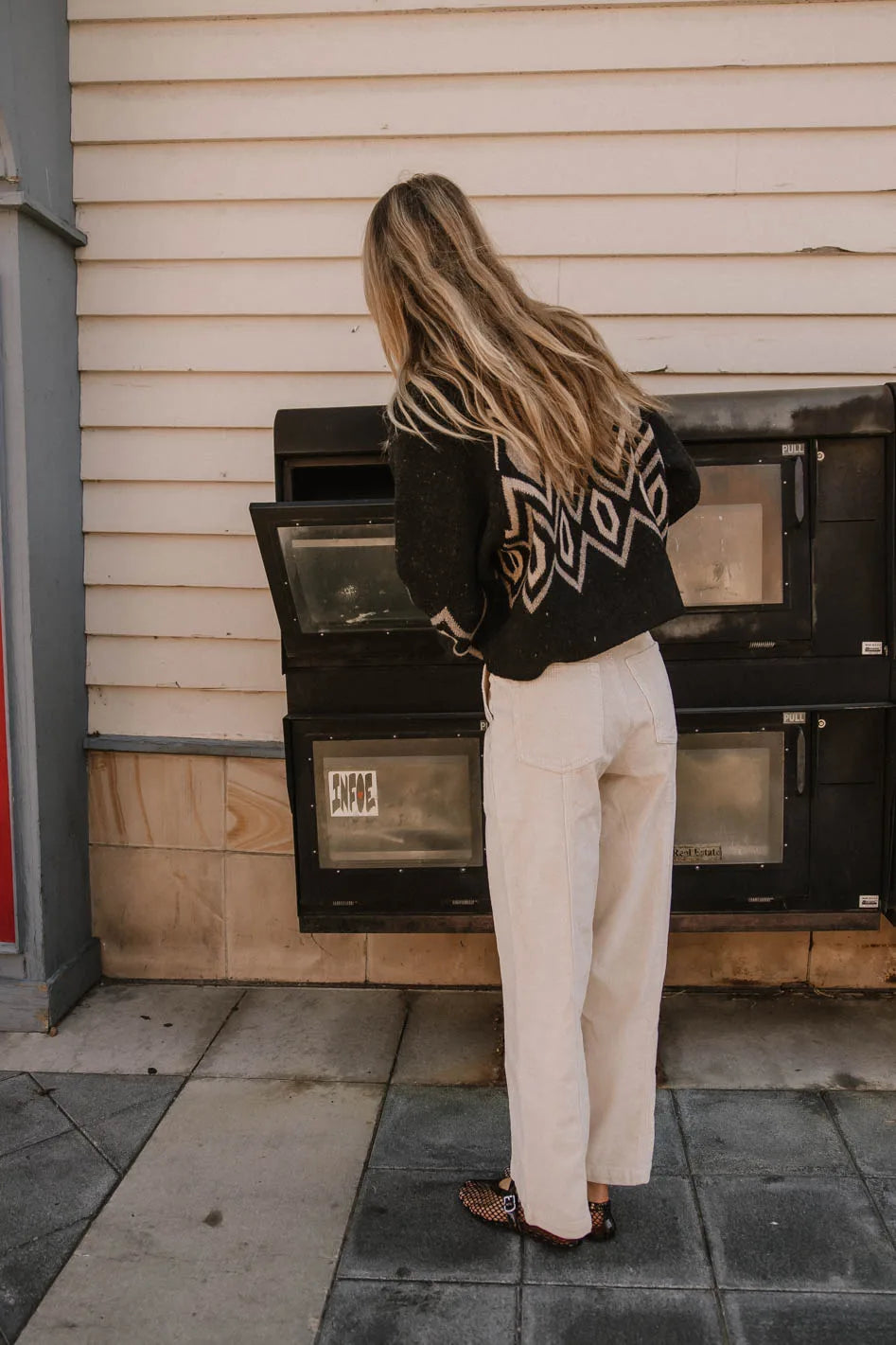 Cropped style cardigan in black