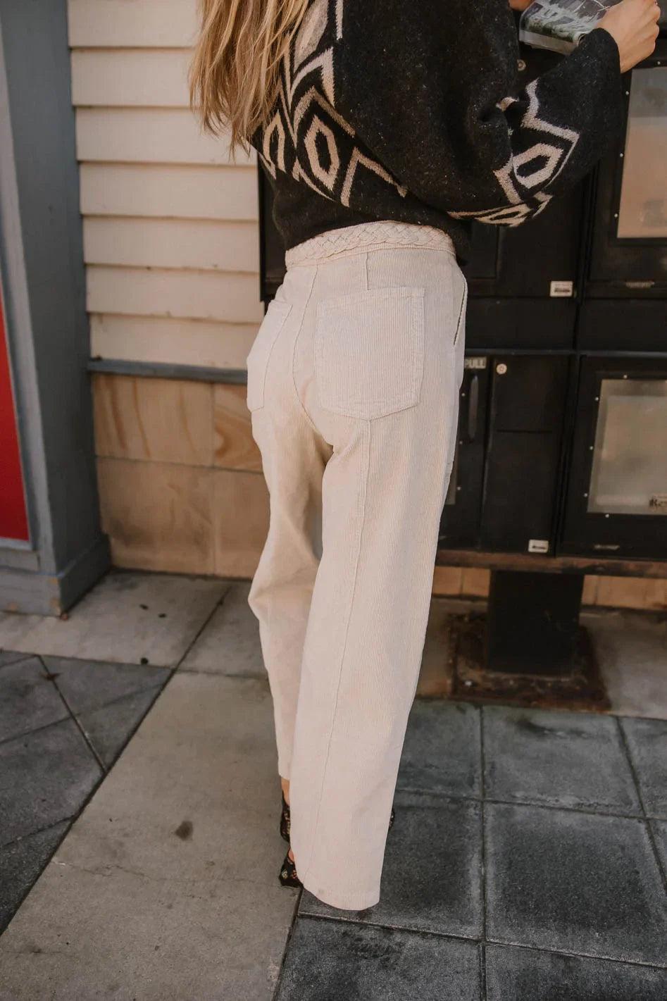 Two back pockets pants in cream