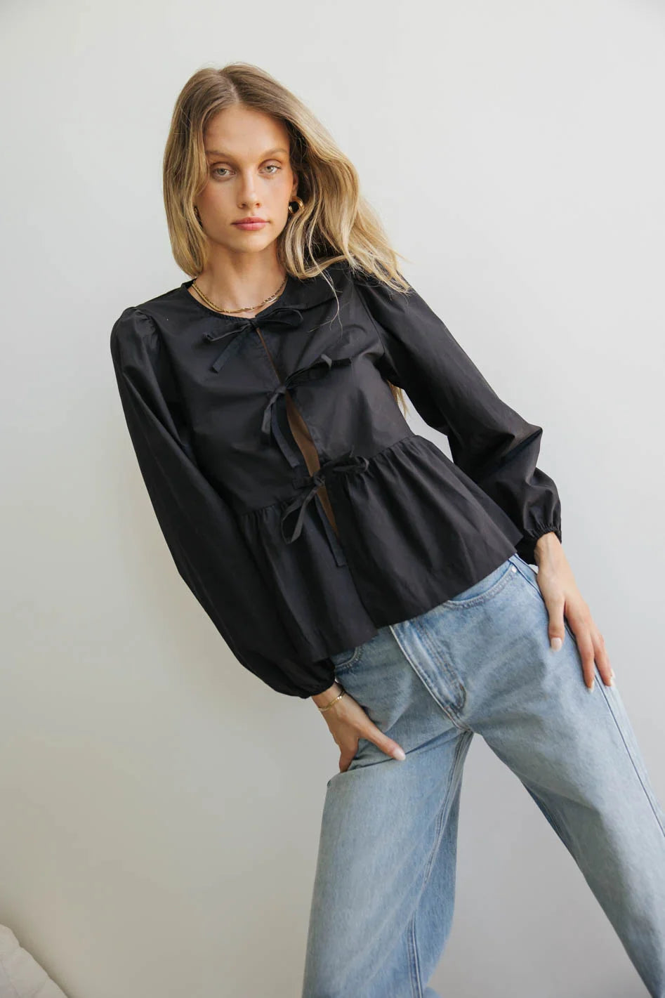 Round neck blouse in black