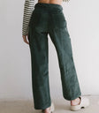 Two back pockets corduroy pants in hunter green