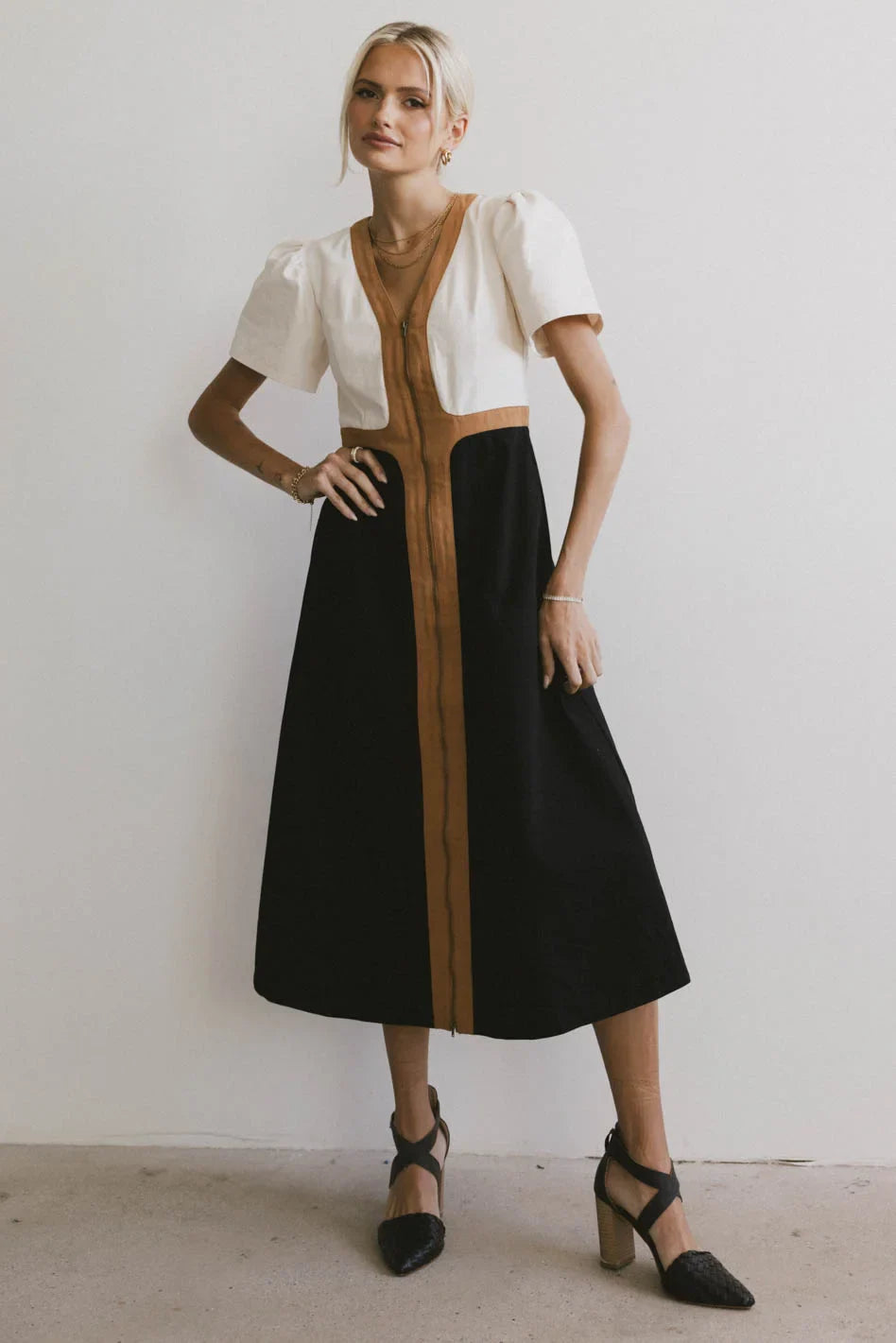 Short sleeves dress in black