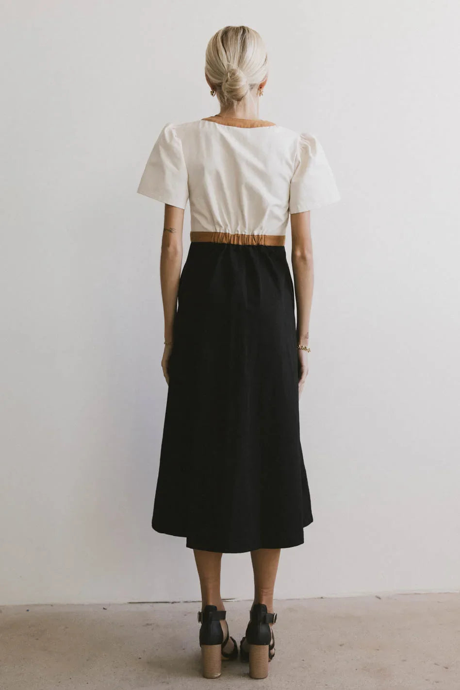 Block color dress in black