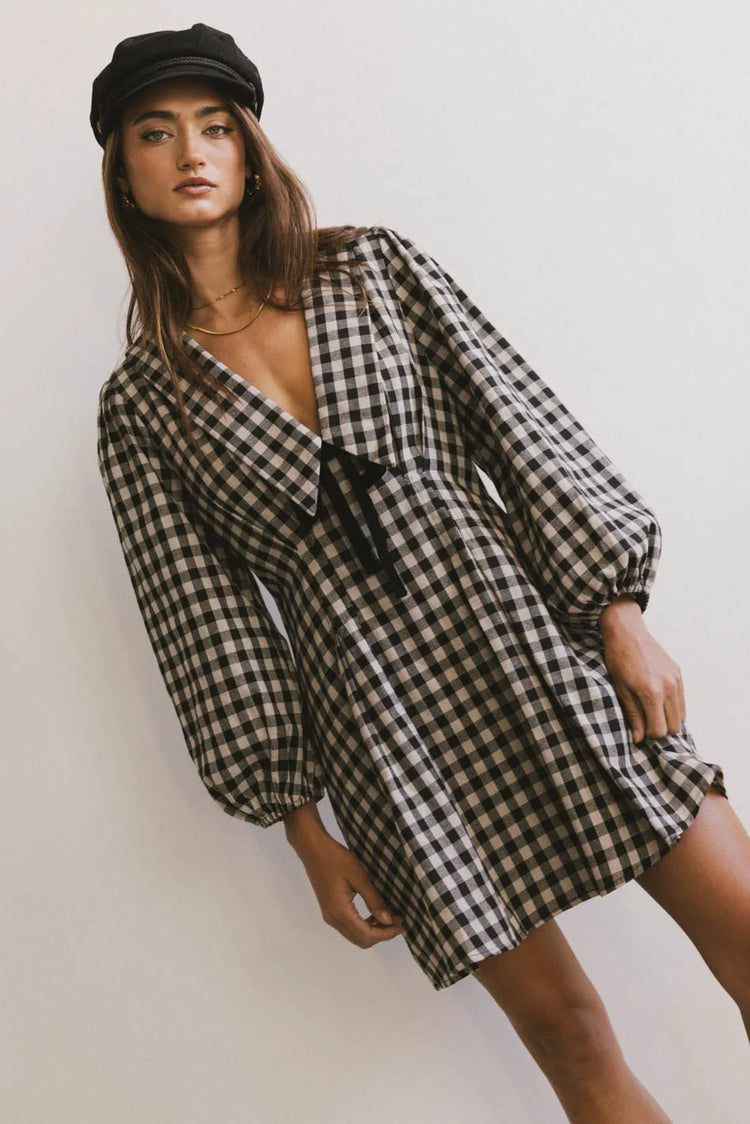 V-neck dress in black