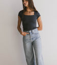 NAVY SQUARE NECK