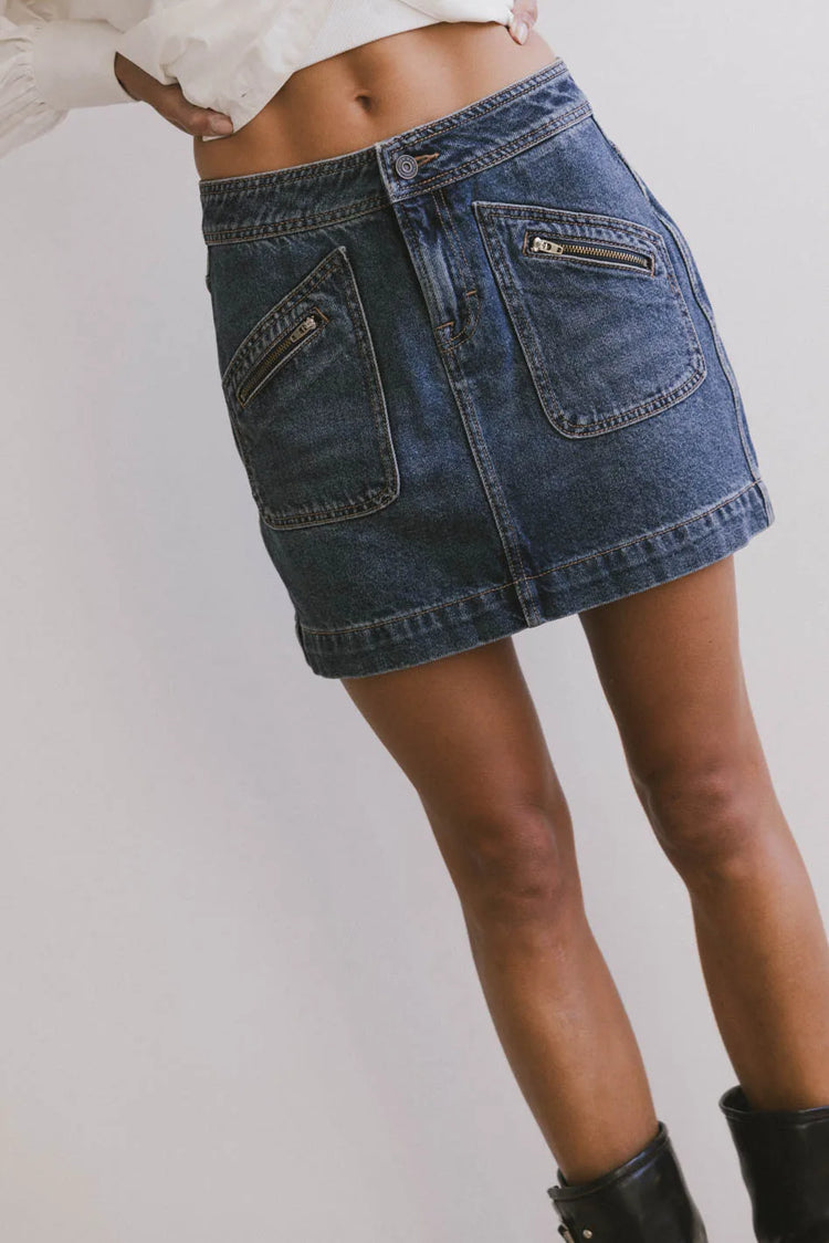 Two zip pockets denim skirt