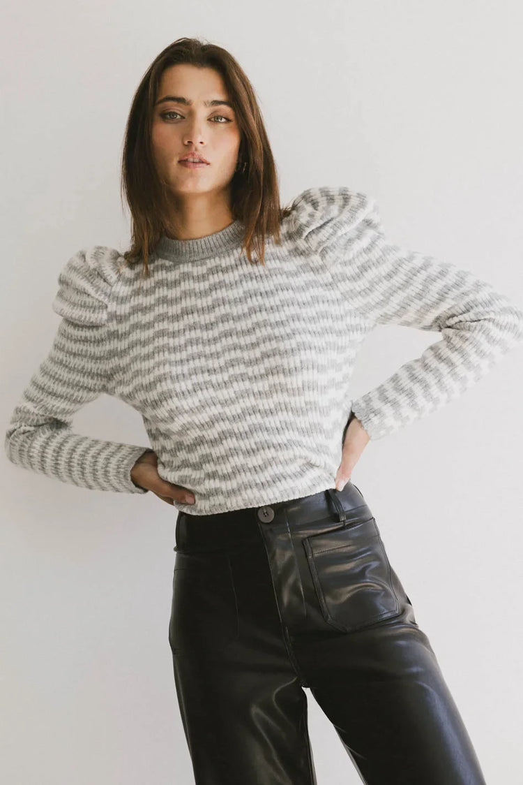 Puffy shoulders top in grey