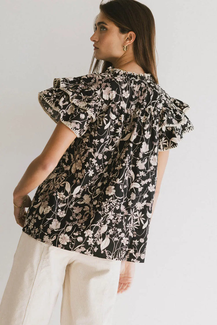 Puff sleeves top in black