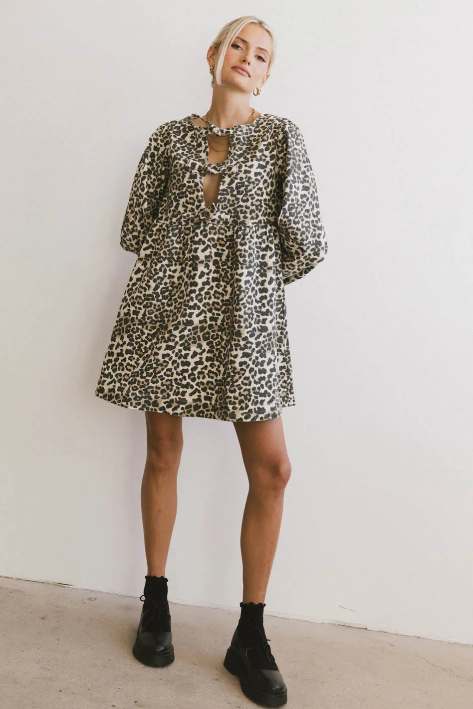 Round neck dress in leopard print