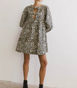 Round neck dress in leopard print