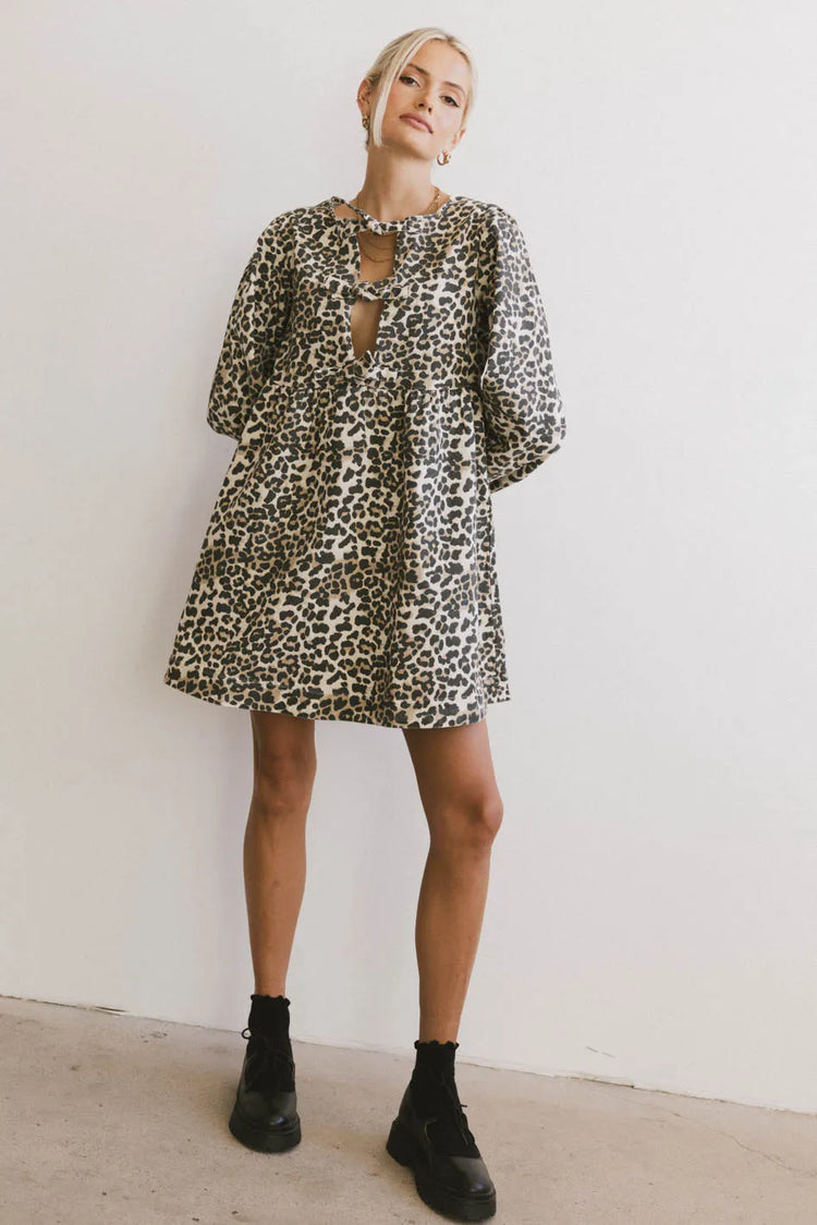 Round neck dress in leopard print