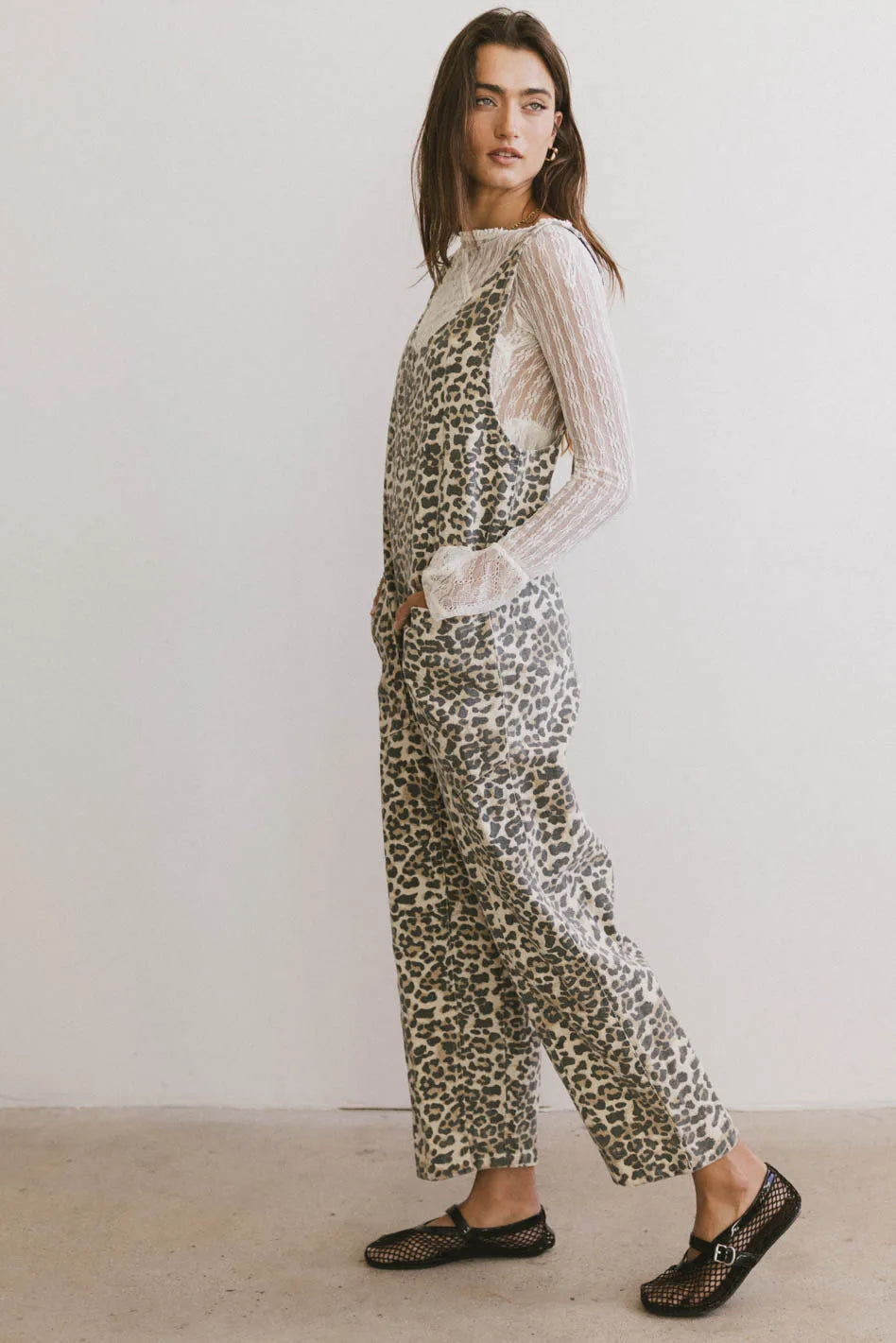 Two hand pockets overall in brown