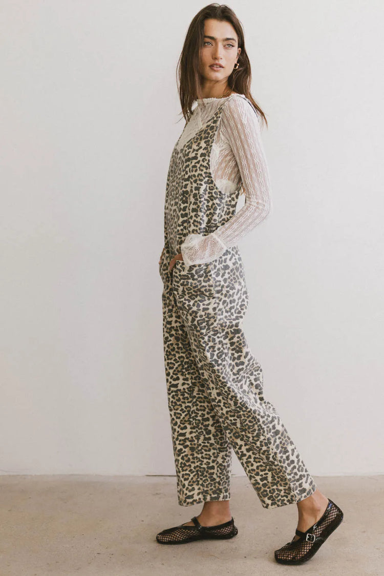Two hand pockets overall in brown