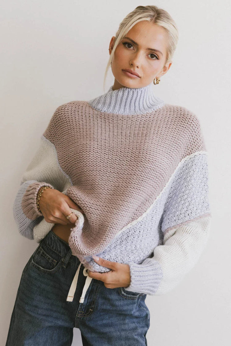Ribbed mock neck sweater in brown