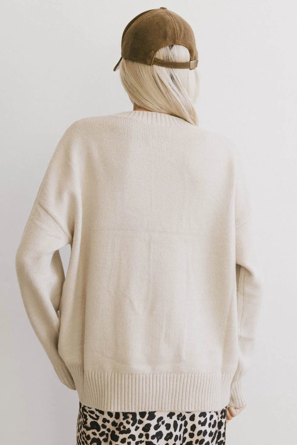 Plain color sweater in beige