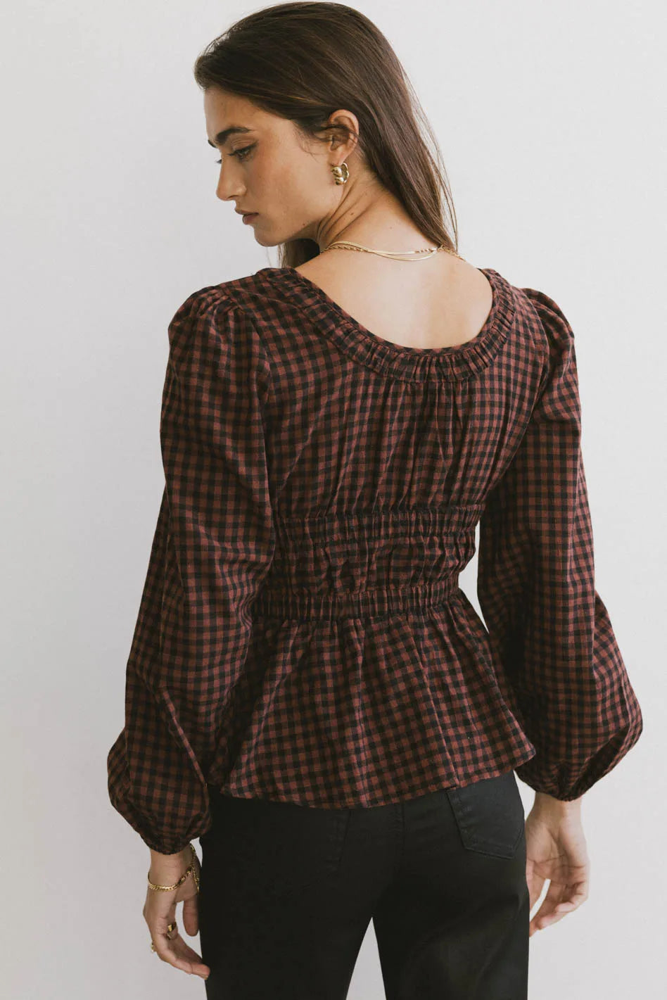 RU-neck back top in burgundy