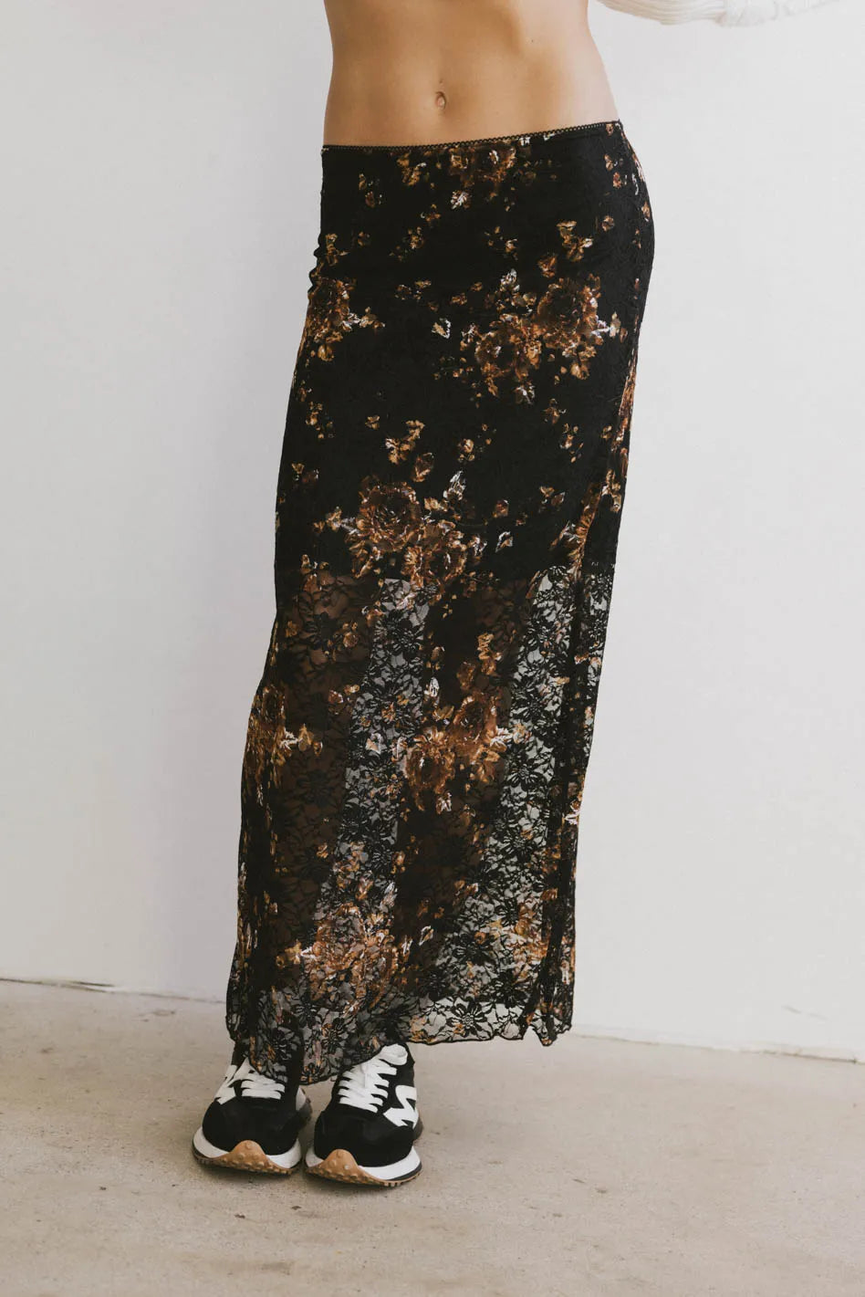 Elastic waist pencil skirt in black