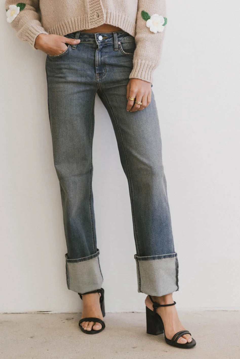 Two hand pockets denim in medium wash